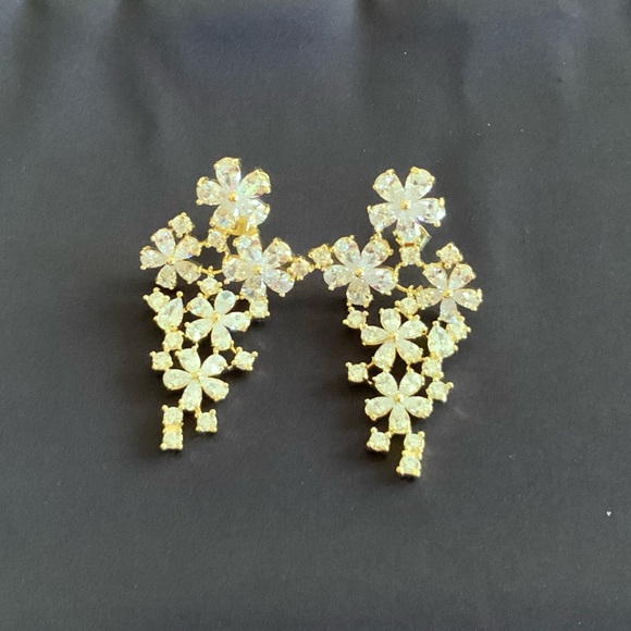 Nordstrom Cubic Zirconia Flower Statement Earrings - Picture 3 of 8